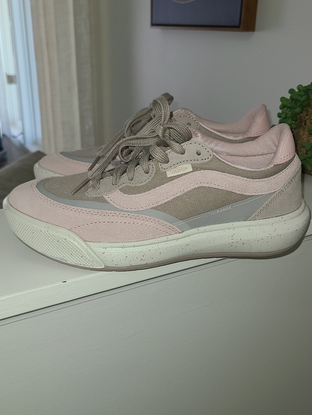 Vans Women's Ultrarange Sneakers in Pink and Taupe NEW WITHOUT THE BOX